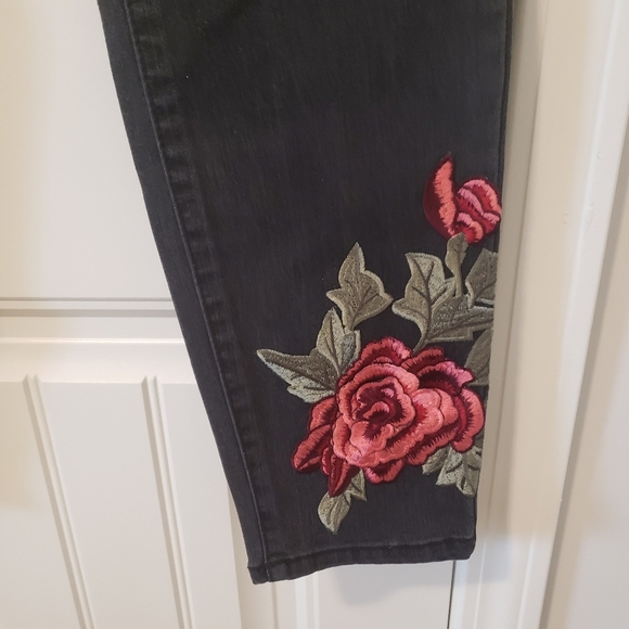 Code Bleu Soho Skinny Leg Mid Rise Jeans NWT Women's Size 8 - Picture 2 of 11